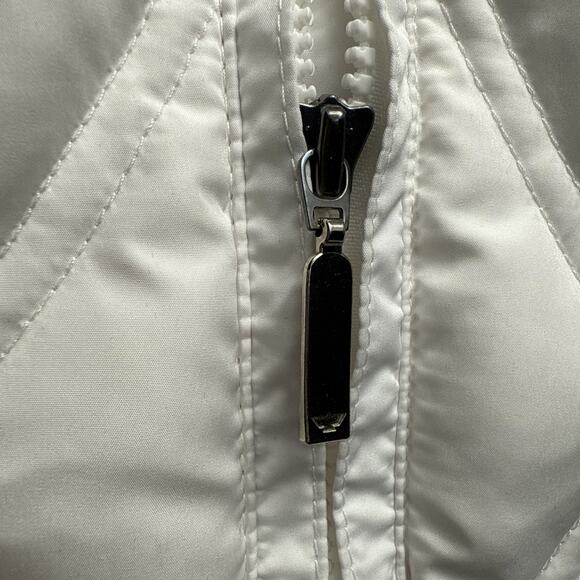 Women's White Puffer Down Vest Size XL Quilted Lightweight Pockets EUC Canadian - Picture 6 of 11